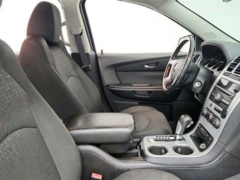 Used 2011 GMC Acadia SLE image 24