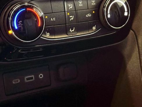 Used 2020 Buick Encore GX Preferred w/ Cold Weather Comfort Package AWD/4WD image 25
