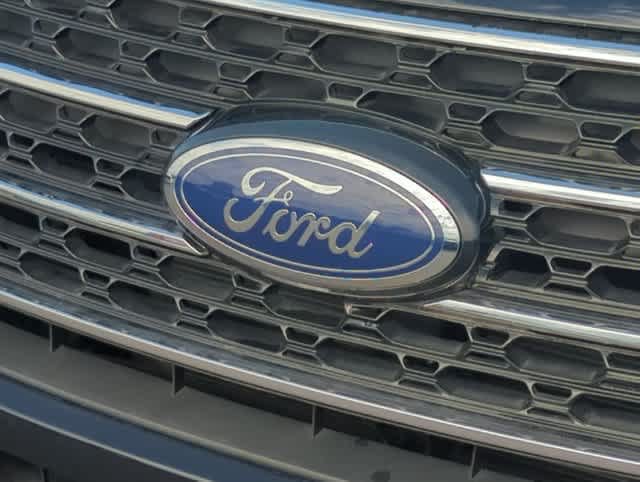Used 2023 Ford Explorer XLT AWD/4WD image 12