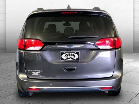 Used 2017 Chrysler Pacifica Touring-L Plus FWD image 3