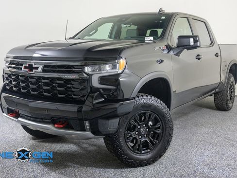 Used 2025 Chevrolet Silverado 1500 ZR2 w/ Technology Package AWD/4WD image 3
