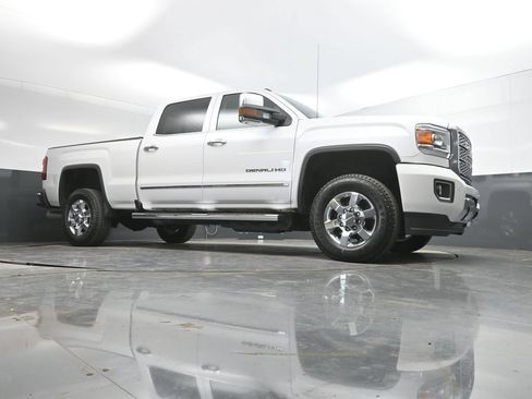 Used 2019 GMC Sierra 3500 Denali w/ Duramax Plus Package AWD/4WD image 32
