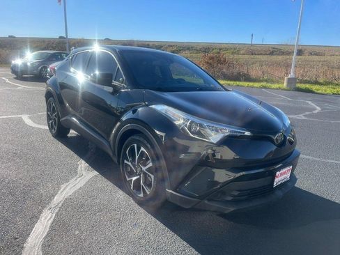 Used 2018 Toyota C-HR XLE image 2
