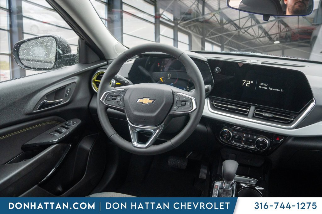 New 2026 Chevrolet Trax LT w/ LT Convenience Package FWD image 11