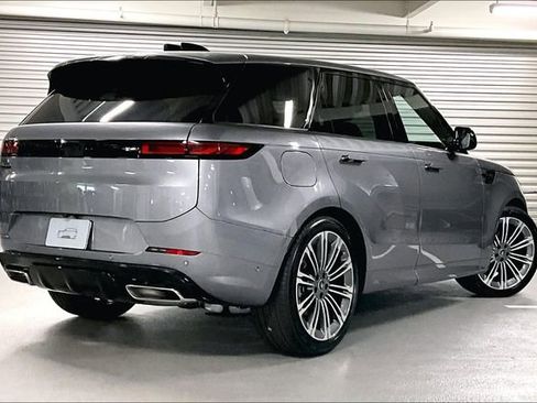 New 2025 Land Rover Range Rover Sport Dynamic SE image 4