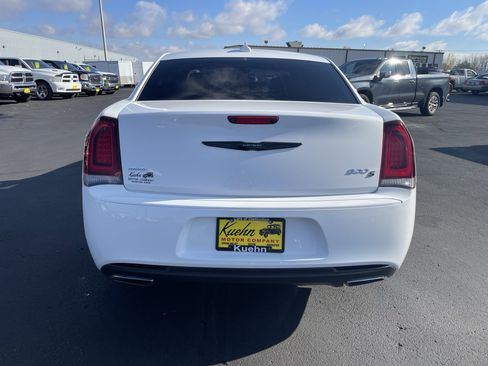 Used 2015 Chrysler 300 S image 7