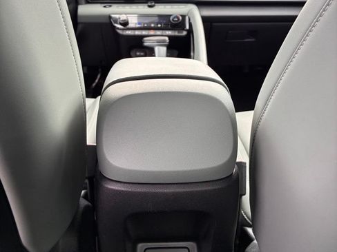 Used 2025 Hyundai Elantra Limited FWD image 15