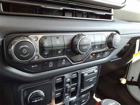 New 2025 Jeep Gladiator Mojave w/ Safety Group image 21