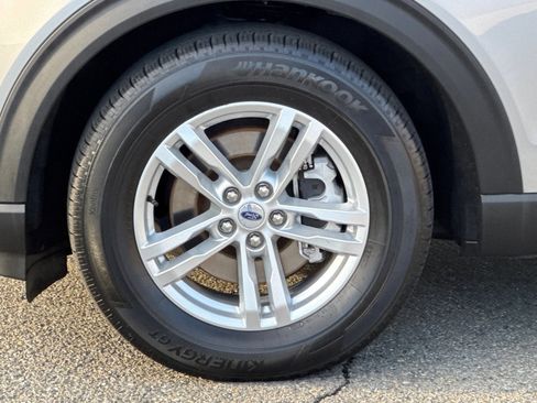 Certified 2022 Ford Explorer XLT w/ Equipment Group 202A image 27