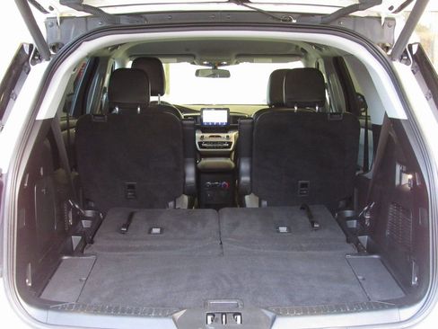 Used 2021 Ford Explorer XLT w/ Equipment Group 202A image 24