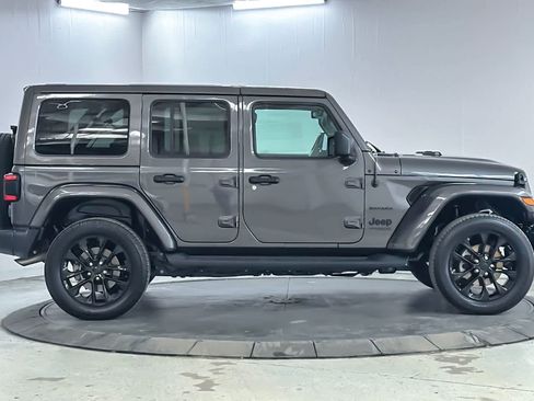 Used 2021 Jeep Wrangler Unlimited Sahara w/ Cold Weather Group AWD/4WD image 8