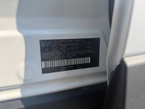 Used 2025 Toyota RAV4 LE AWD/4WD image 24