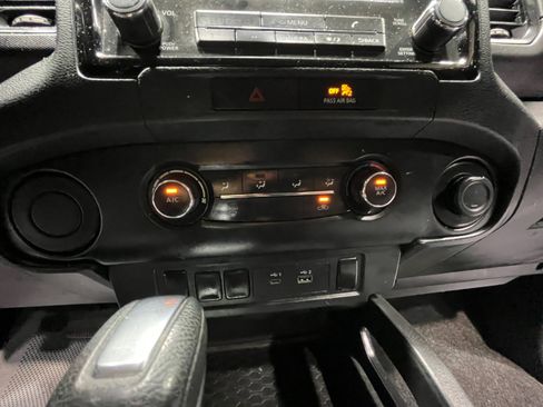Certified 2022 Nissan Frontier S image 12