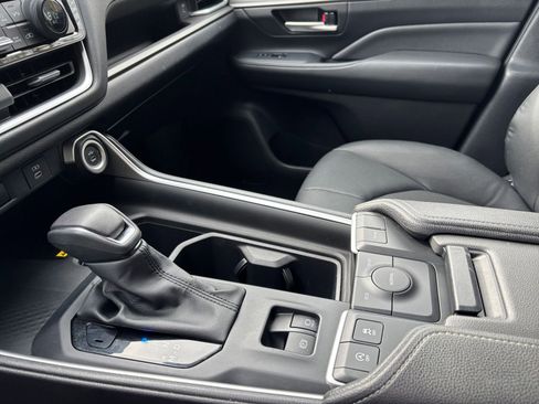 Used 2025 Toyota Grand Highlander XLE image 41