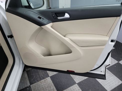Used 2017 Volkswagen Tiguan S image 26