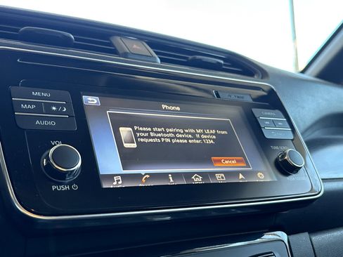 Used 2019 Nissan Leaf SV w/ SV Technology Package image 6