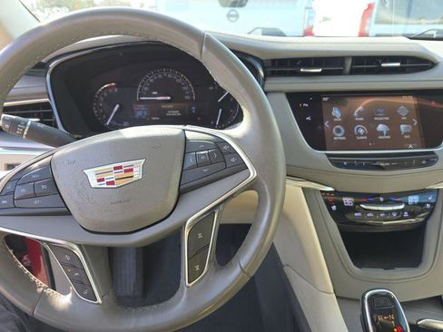 Used 2017 Cadillac XT5 Premium Luxury w/ Driver Assist Package image 9