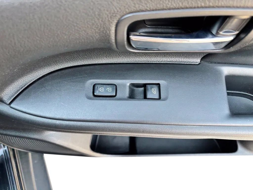 Used 2019 Mitsubishi Outlander FWD image 26