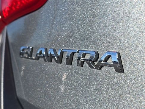 Used 2017 Hyundai Elantra GT image 11