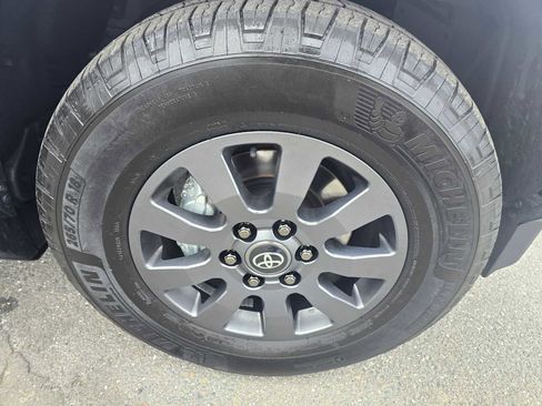 Used 2025 Toyota Land Cruiser image 9