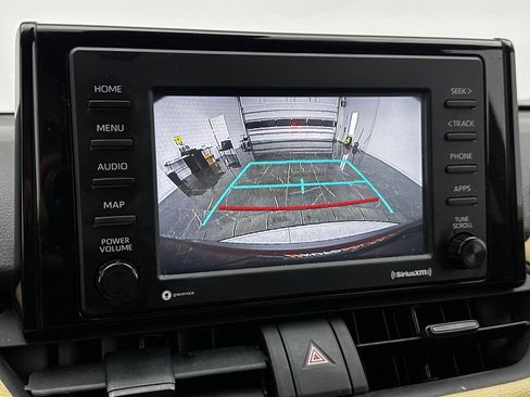 Used 2022 Toyota RAV4 LE image 17