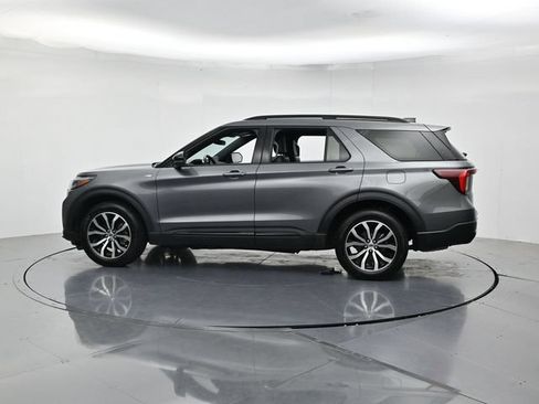 Certified 2025 Ford Explorer ST-Line AWD/4WD image 7