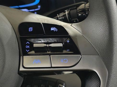 Certified 2025 Hyundai Elantra SE FWD image 30