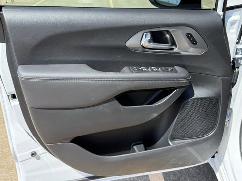 New 2026 Chrysler Pacifica Select image 12