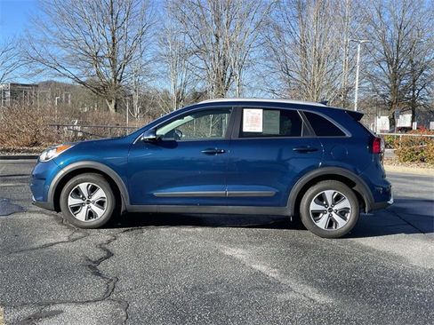 Used 2019 Kia Niro EX image 2