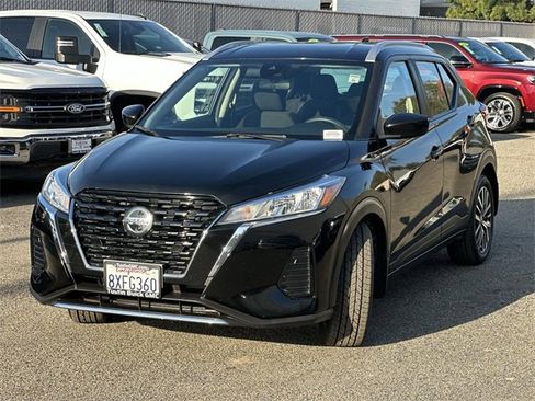 Used 2021 Nissan Kicks SV image 8