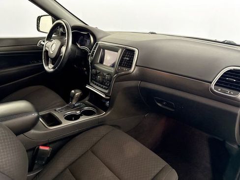 Used 2018 Jeep Grand Cherokee Laredo image 42