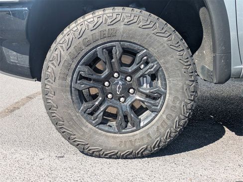 Used 2023 Chevrolet Silverado 1500 ZR2 w/ Technology Package image 11