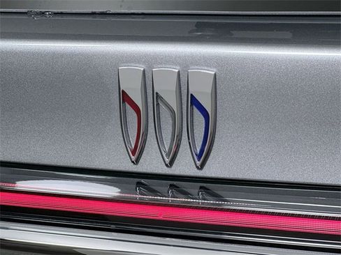 New 2026 Buick Enclave Avenir w/ Super Cruise Package image 32