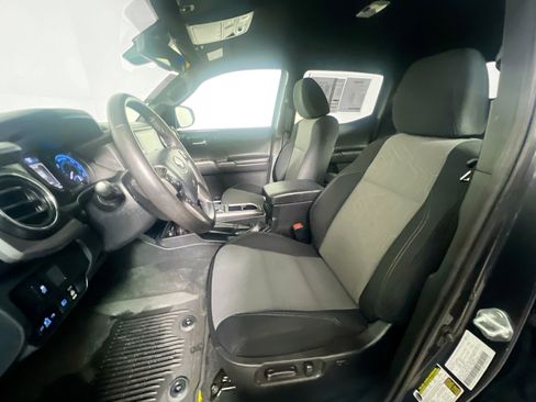 Used 2023 Toyota Tacoma TRD Off-Road image 14