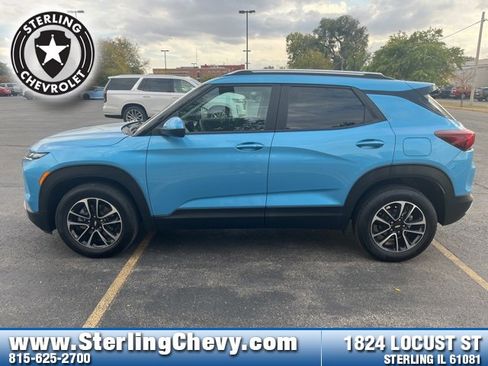 Used 2025 Chevrolet TrailBlazer LT image 2