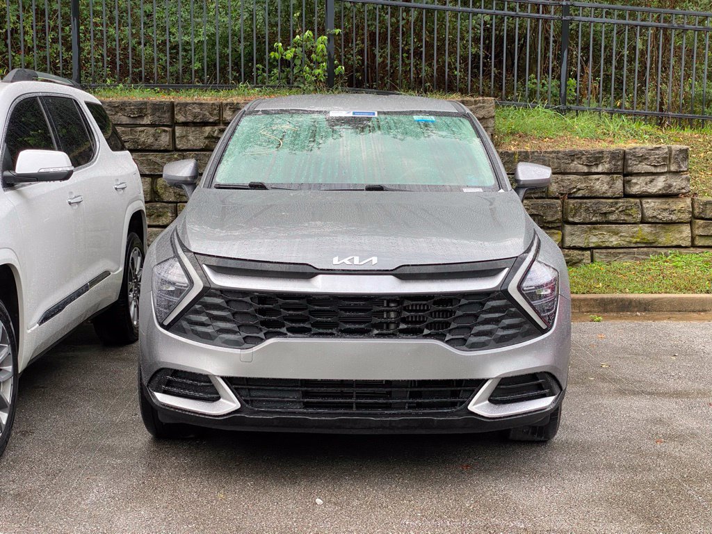 Used 2025 Kia Sportage LX FWD image 2