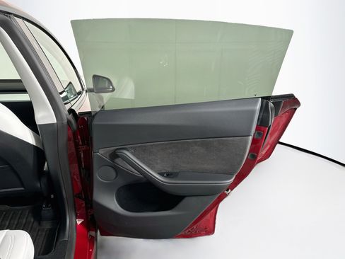 Used 2025 Tesla Model Y Long Range RWD image 30