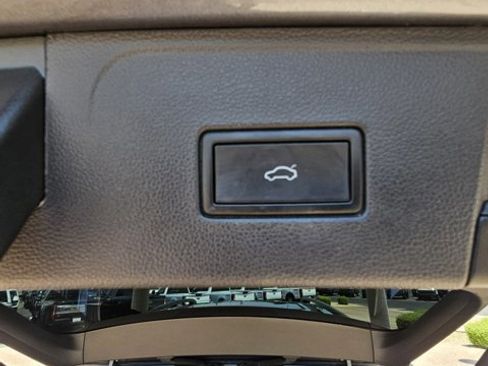 Used 2021 Volkswagen Atlas SEL Premium image 18