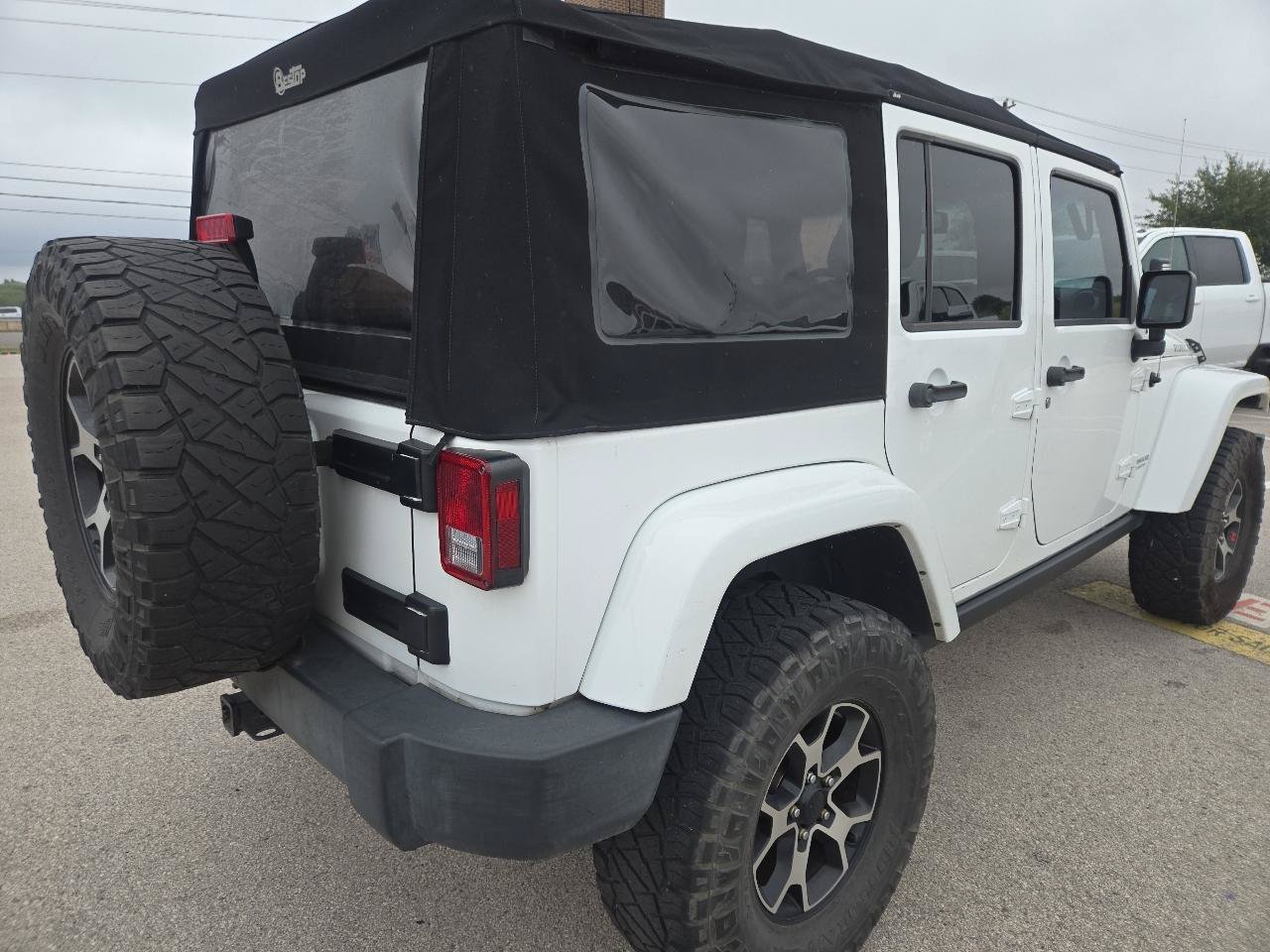 Used 2014 Jeep Wrangler Unlimited Rubicon w/ Connectivity Group AWD/4WD image 3