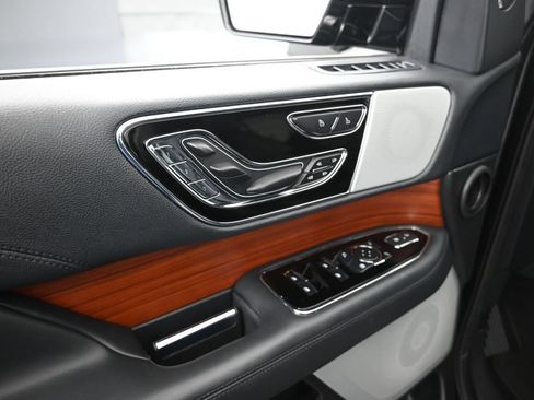 Used 2023 Lincoln Navigator L Reserve AWD/4WD image 9