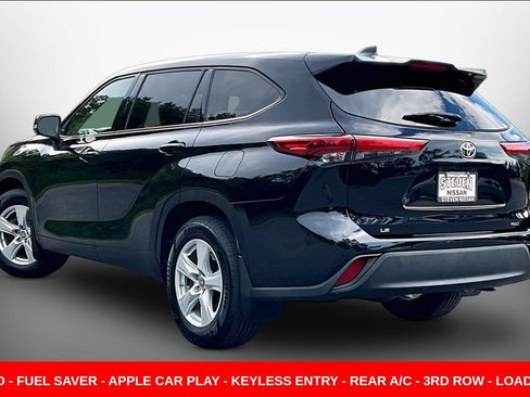 Used 2022 Toyota Highlander LE AWD/4WD image 4