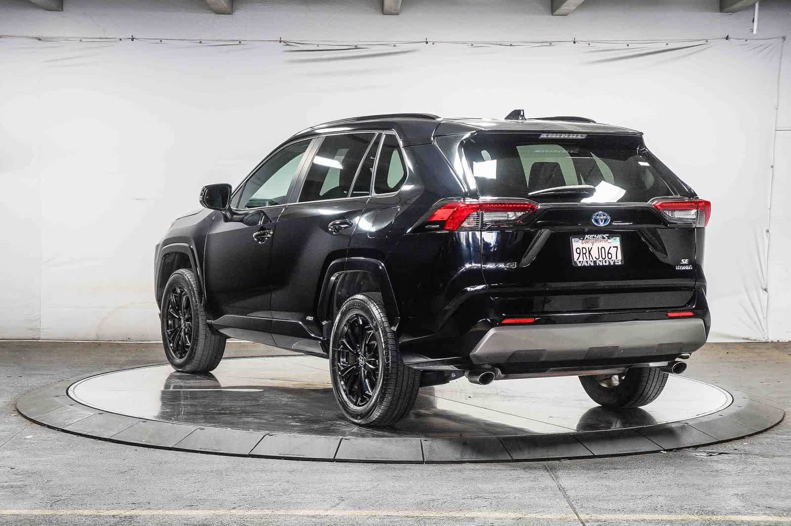 Certified 2022 Toyota RAV4 SE w/ Convenience Package AWD/4WD image 3