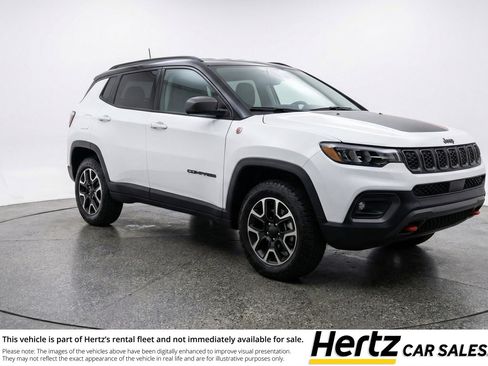 Used 2025 Jeep Compass Trailhawk image 1