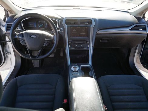 Used 2017 Ford Fusion SE image 21