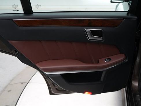 Used 2014 Mercedes-Benz E 250 BlueTEC 4MATIC Sedan image 40