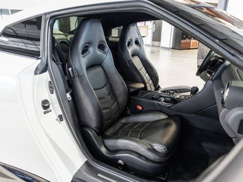 Used 2023 Nissan GT-R Premium w/ Premium Interior Package AWD/4WD image 44