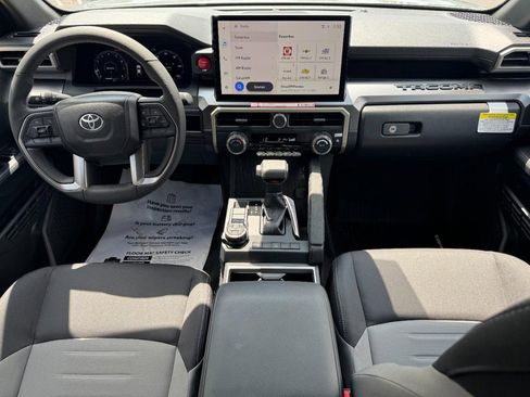 Certified 2025 Toyota Tacoma TRD Off-Road AWD/4WD image 11