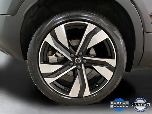 Used 2025 Volvo XC40 B5 Plus image 31