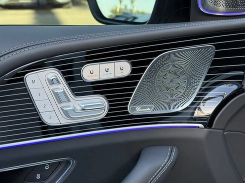 Used 2024 Mercedes-Benz Maybach GLS 600 4MATIC image 4