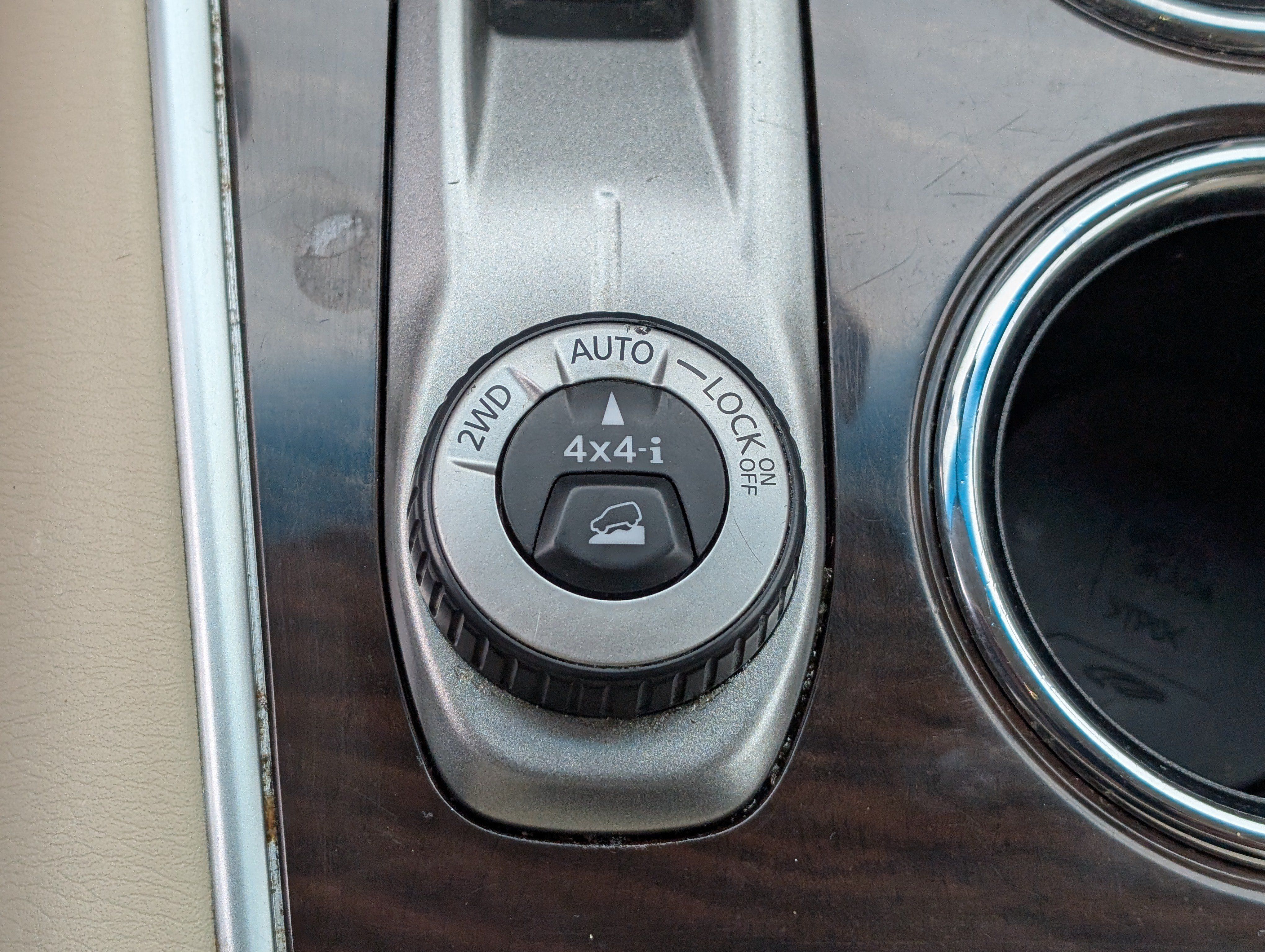 Used 2015 Nissan Pathfinder SL w/ SL Tech Package FWD image 28